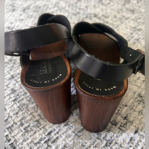 Beautiful Kenneth Cole Reaction made in Italy shoes with studded details - Picture 3 of 4